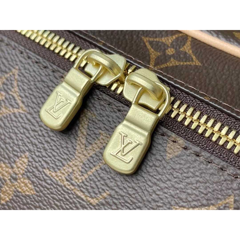 l**is V*t*n cosmetic bag
