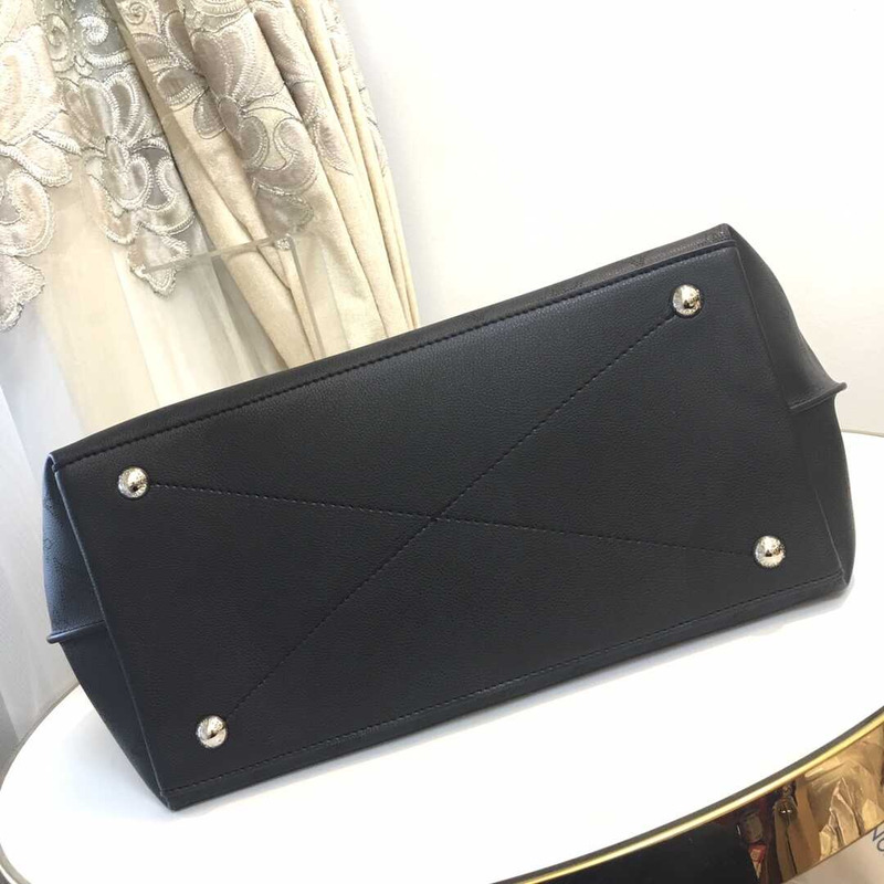 l**is V*t*n carmel mahina leather bag black
