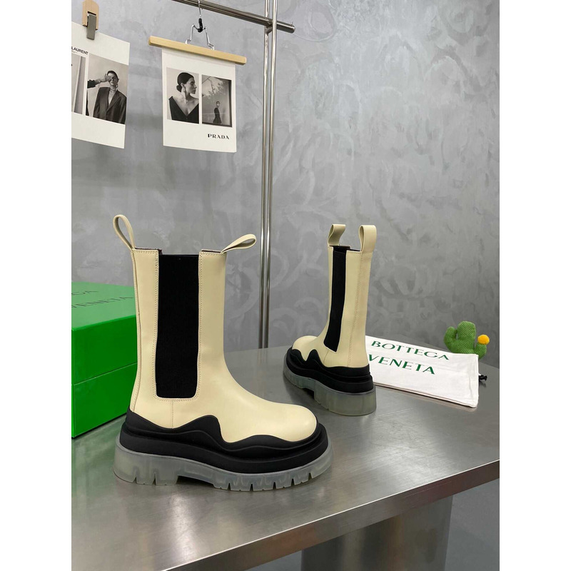 Bo*te*ga ve*ne*ta bv tire boots in white