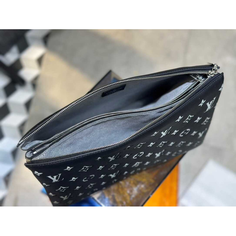 l**is V*t*n coussin mm black bag