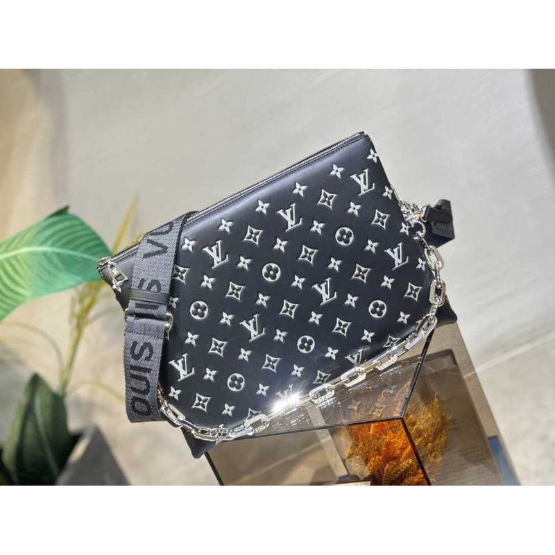 l**is V*t*n coussin mm black bag