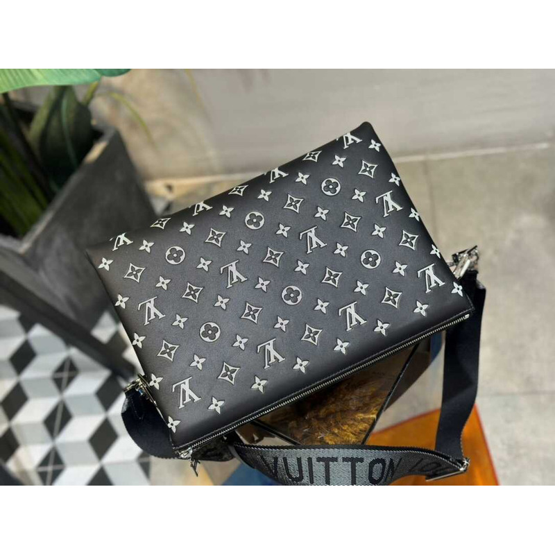 l**is V*t*n coussin mm black bag