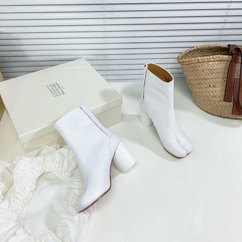 ma*s*n Ma*i*la tabi calfskin boots white