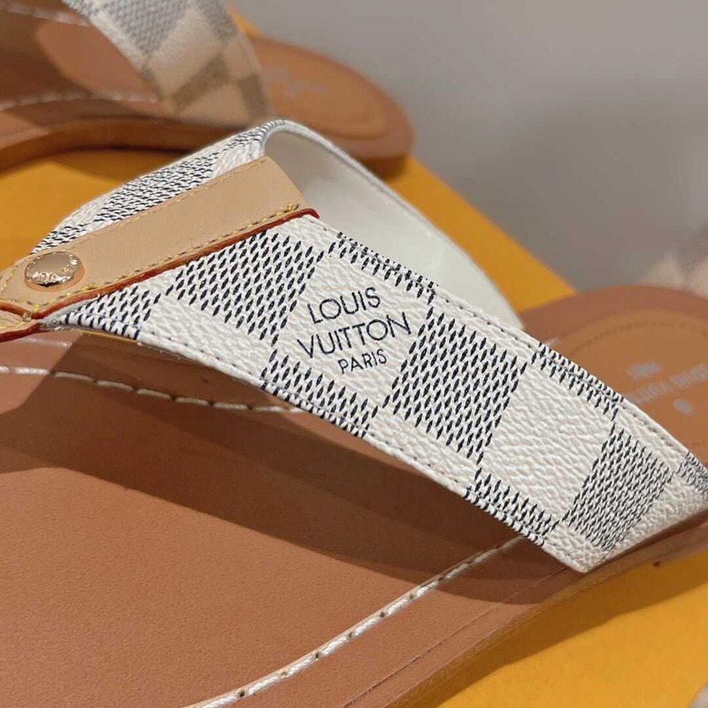 l**is V*t*n sunny flat thong slides