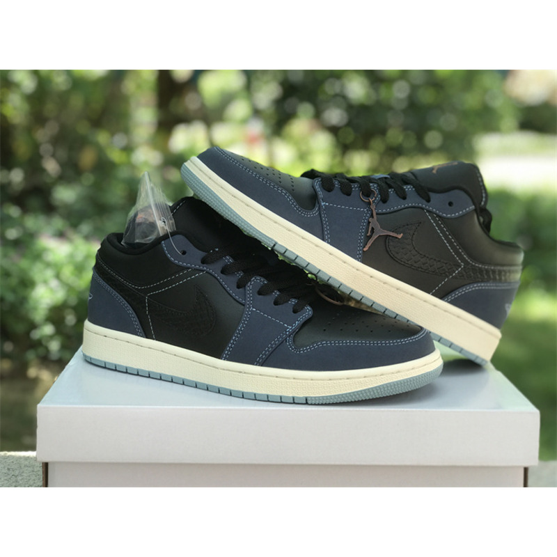 Jordan 1 Retro Low OG Mystic Navy