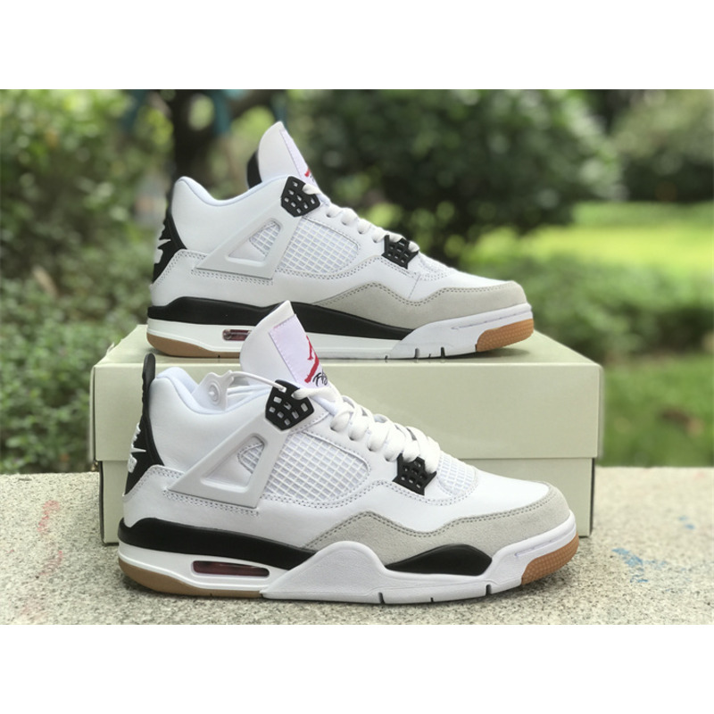 Jordan Retro 4 Sneaker Black And Grey