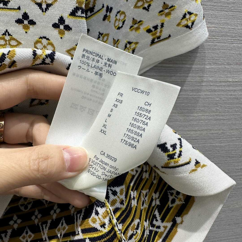l**is V*t*n wool polo gold logo white