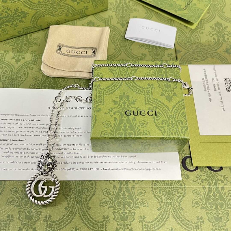 G*u*i gg vintage print necklace