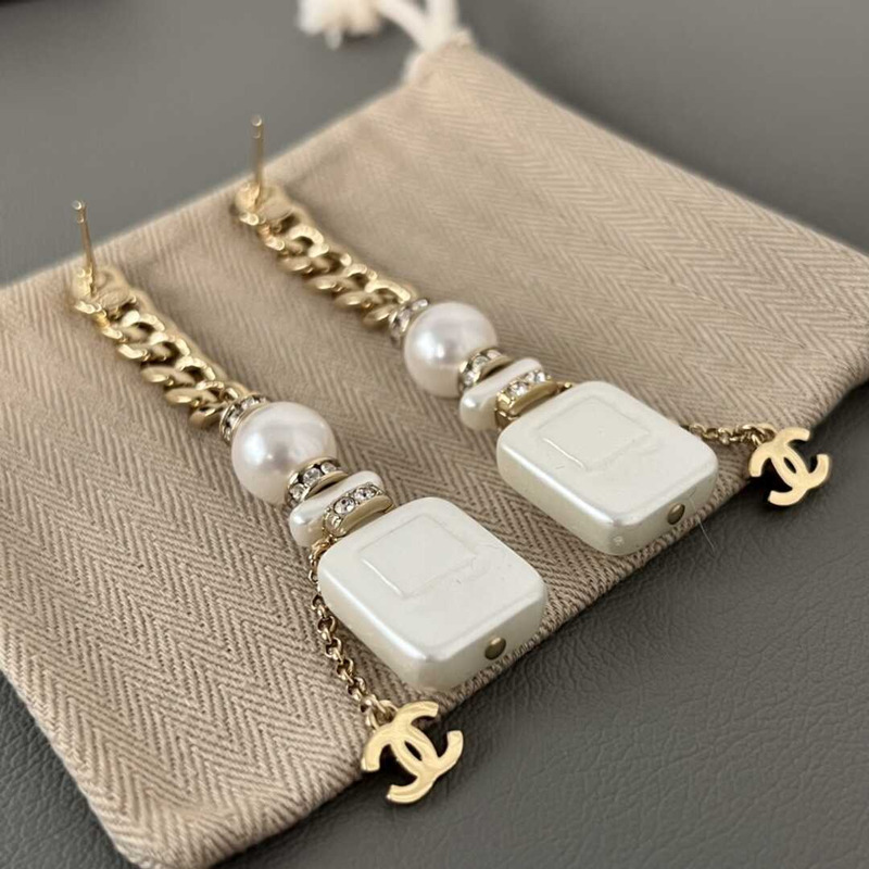 Ch*el no.5 pearl earrings