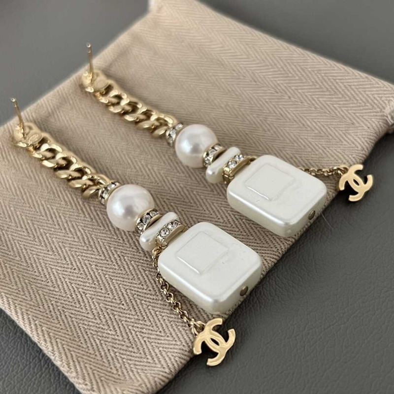 Ch*el no.5 pearl earrings
