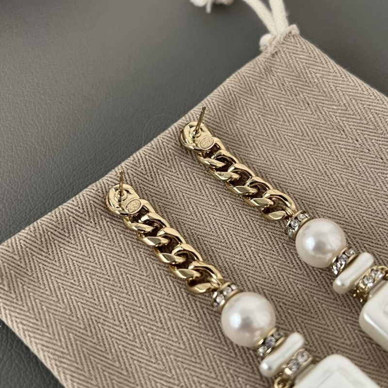 Ch*el no.5 pearl earrings