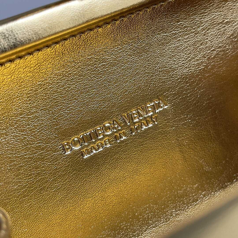 Bo*te*ga ve*ne*ta knot calfskin gold