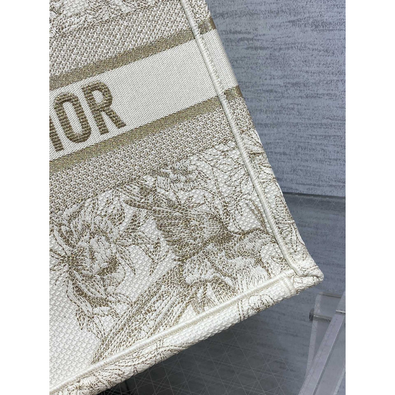 D*or medium D*or book tote embroidery white beige