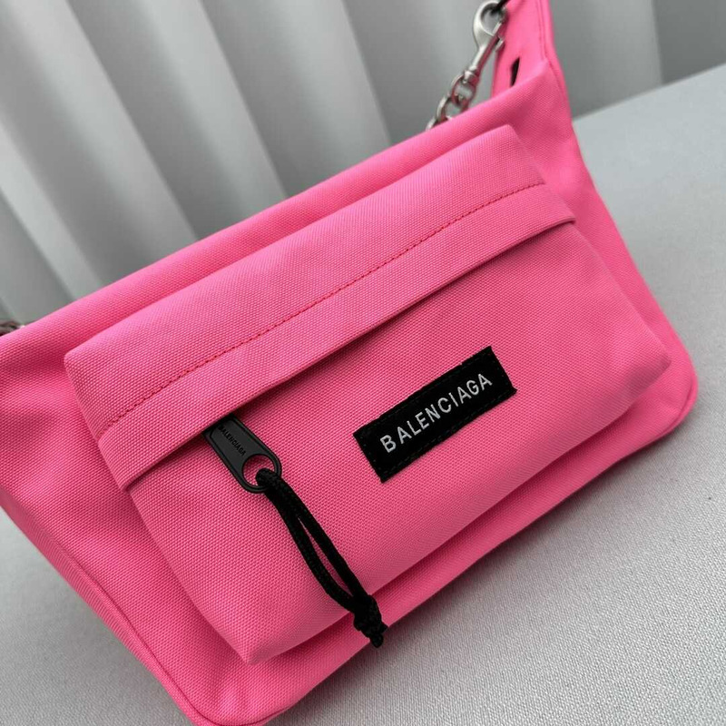 Ba*len*cia*ga raver medium nylon shoulder bag bright pink