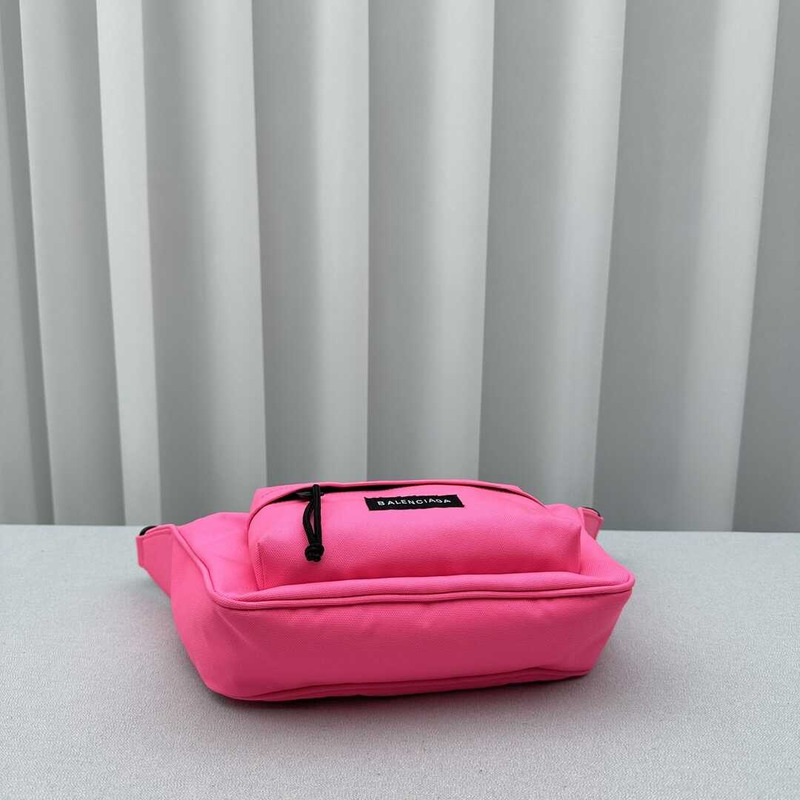 Ba*len*cia*ga raver medium nylon shoulder bag bright pink