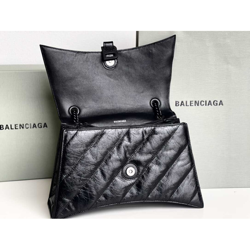 Ba*len*cia*ga crush quilted shoulder bag calfskin black