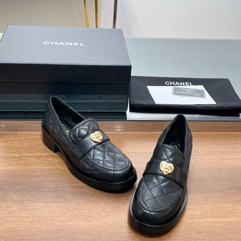Ch*el lambsin loafter black