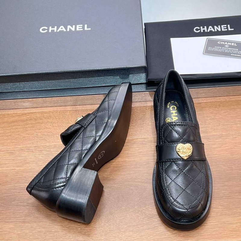 Ch*el lambsin loafter black