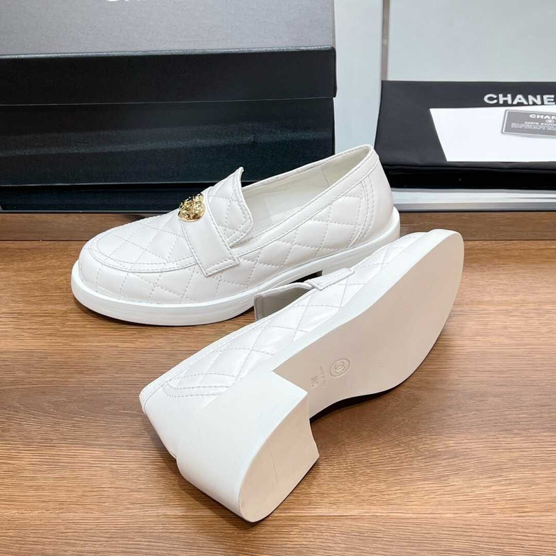Ch*el lamskin leather loafter white