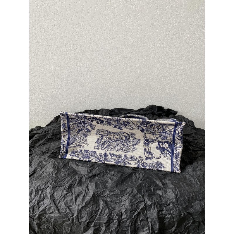 D*or book tote large cabvas blue and white bag