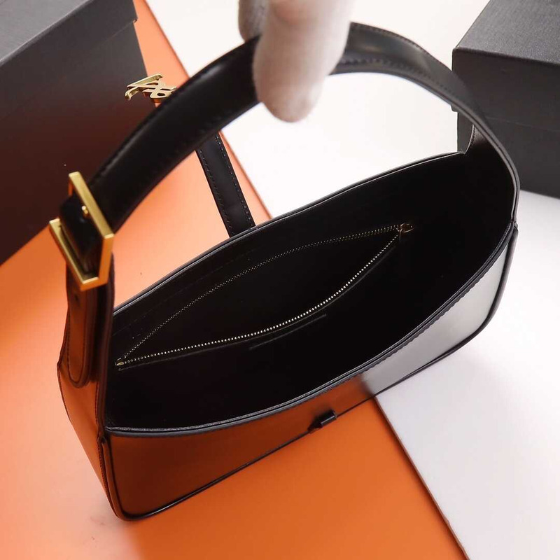 Saint Laurent Le5 À 7 Mini Dumpling Bag Black