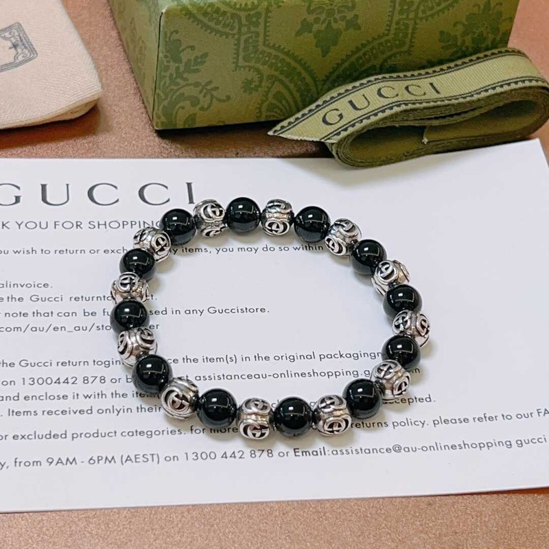 G*u*i bead bracelet black and silver