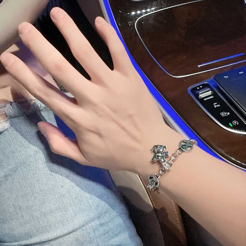 l**is V*t*n metal bracelet