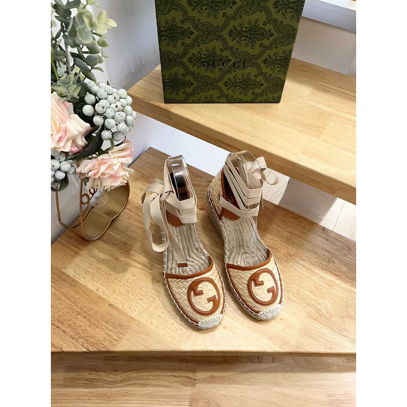 G*u*i straw sandals brown and beige