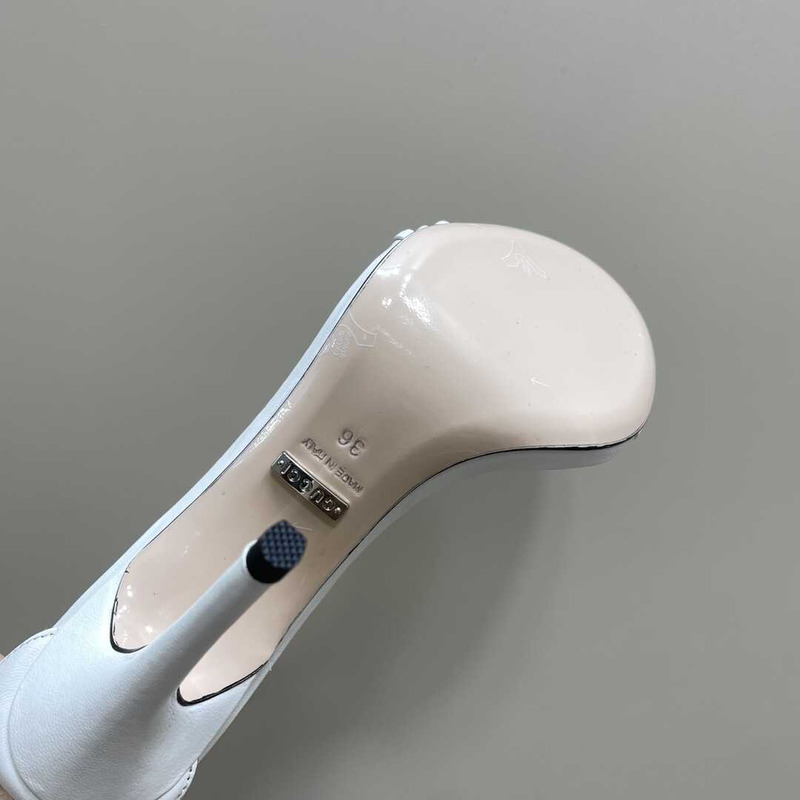 G*u*i stiletto heels white