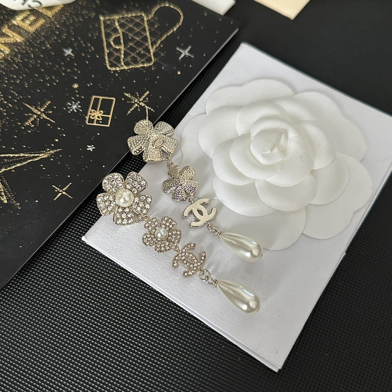 ch*el full Di*m*nd double c flower pearl stud earrings