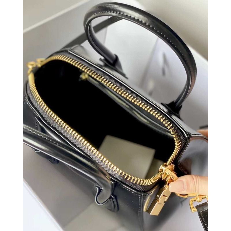 Givenchy Antigona Tote Glazed Mini Black