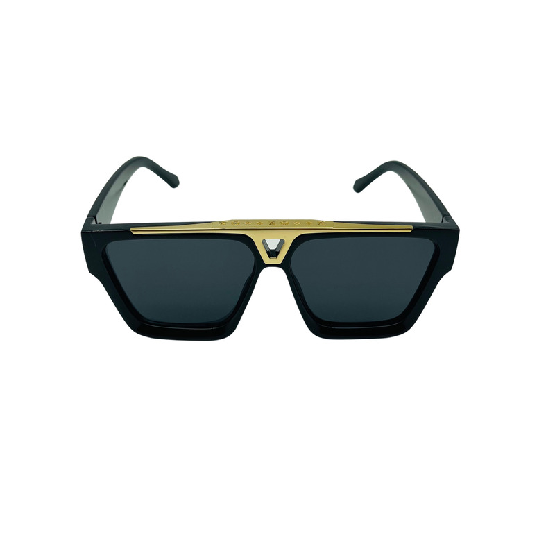 l**is V*t*n 1.1 evidence sunglasses