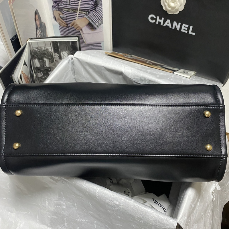 Ch*el tote calfskin & gold-tone metal black