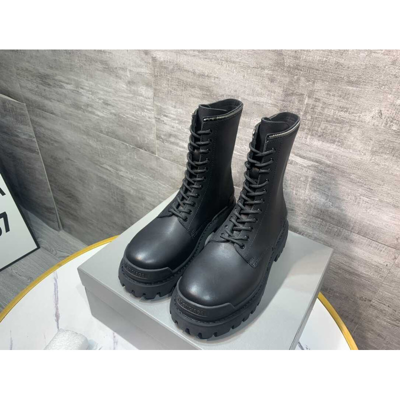 Ba*len*cia*ga flat boots black