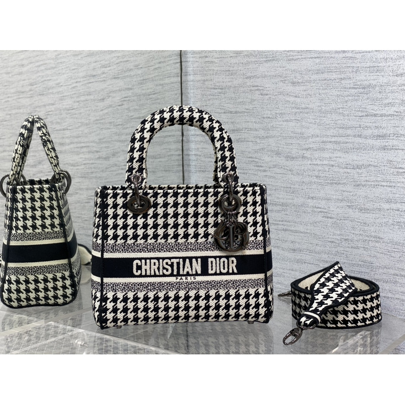 D*or  medium lady d-lite bag embroidery white and black