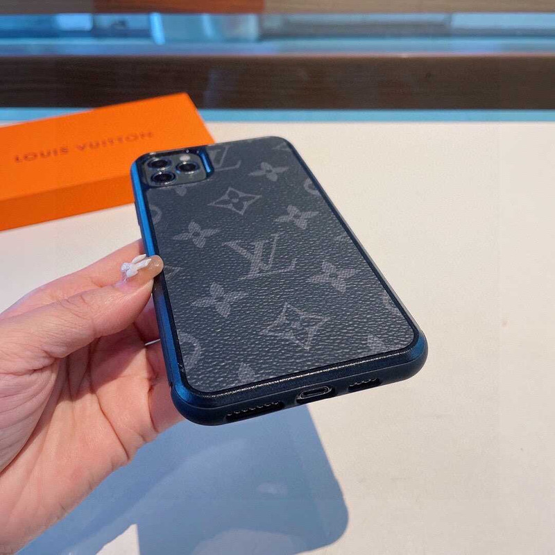 l**is V*t*n lv phone case black