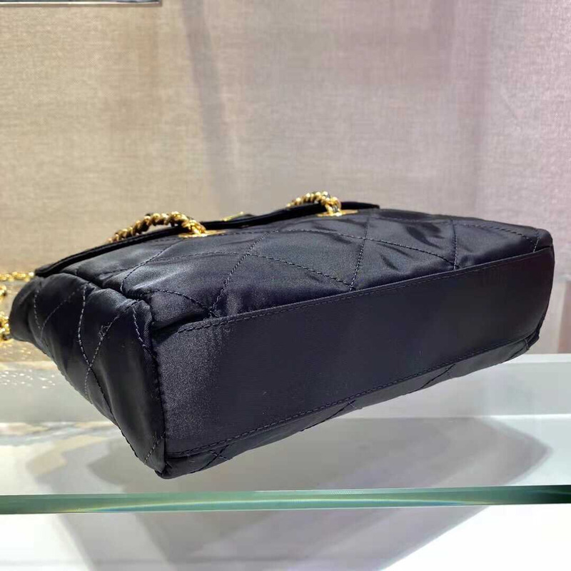 pra*a vintage chain Di*m*nd hobo bag black