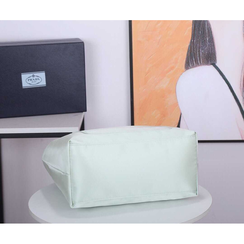 Pra*a recycled nylon tote bag green