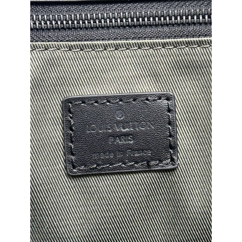 l**is V*t*n robusto briefcase monogram taiga brown&green