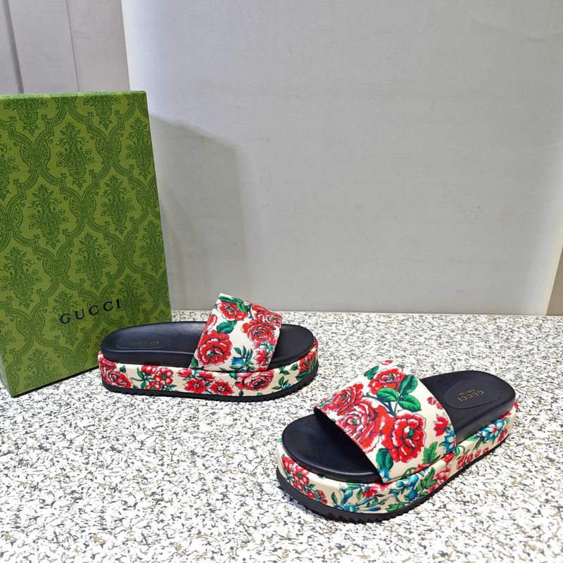 G*u*i platform slippers floral beige and multi colors