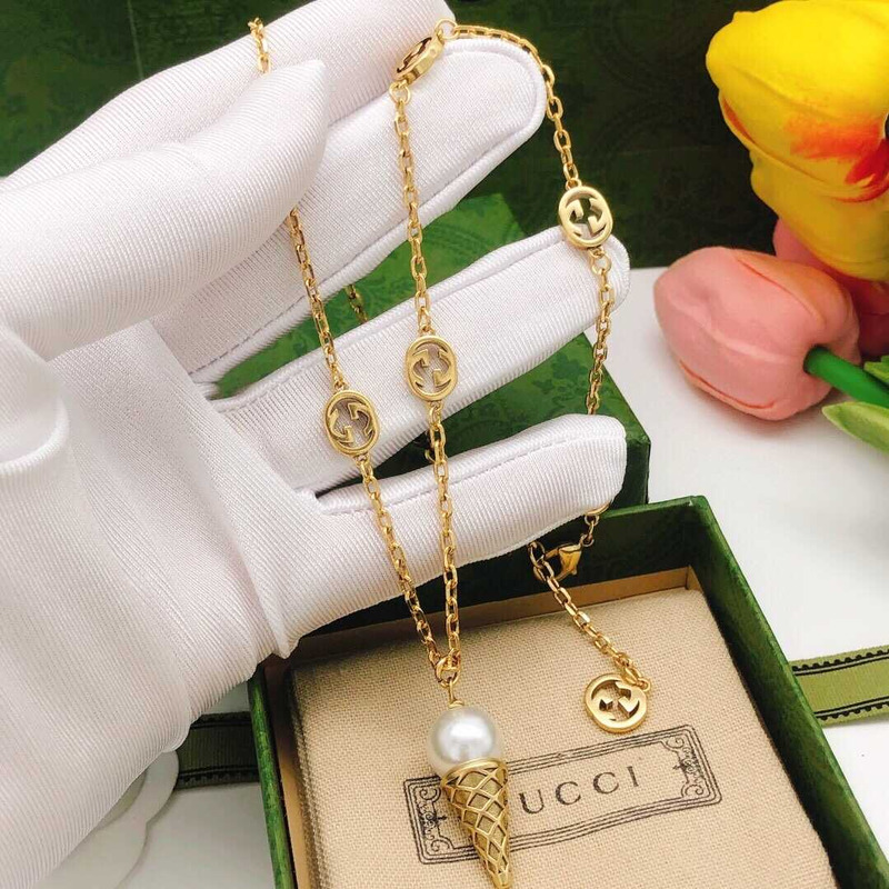G*u*i interlocking g pearl necklace gold