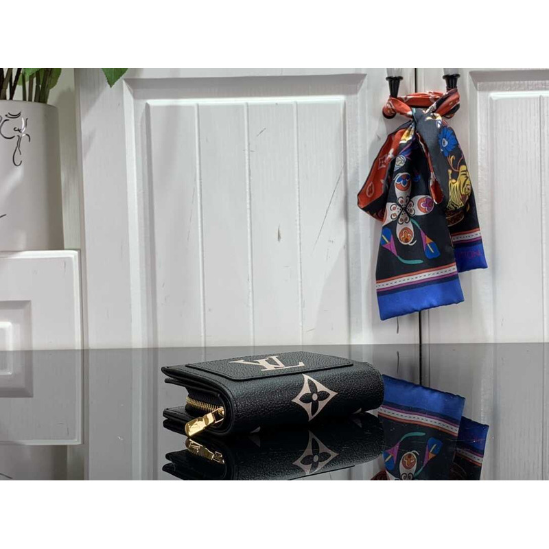 l**is V*t*n capucines xs wallet black