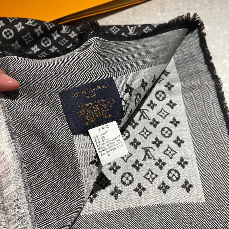 l**is V*t*n monogram scarf black