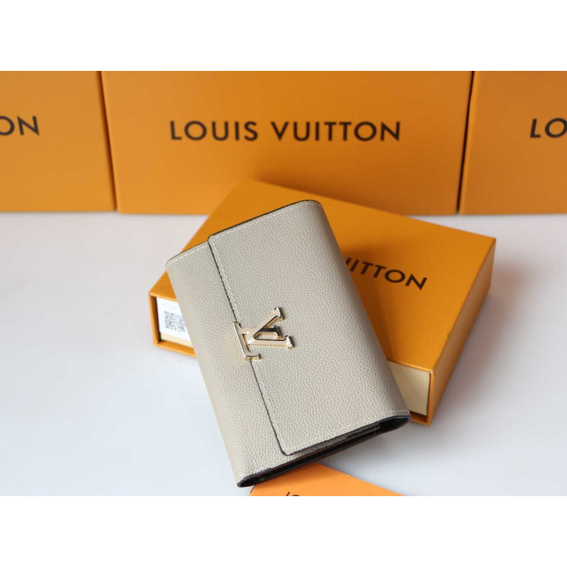 l**is V*t*n capucines wallet pebble color