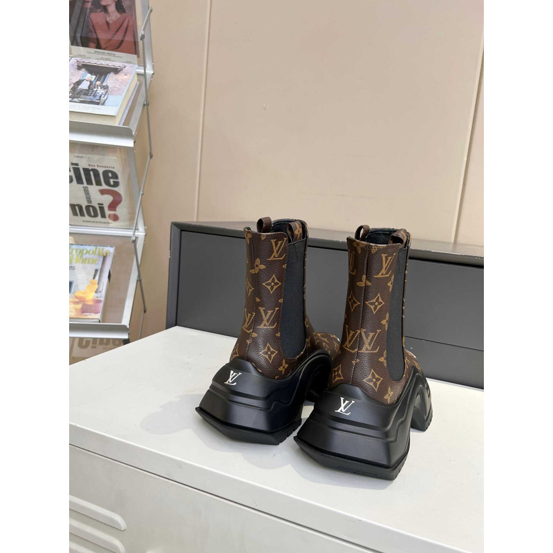 l**is V*t*n beaubourg ankle boots monogram