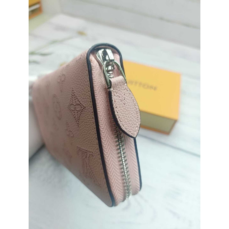 l**is V*t*n zippy wallet nude pink
