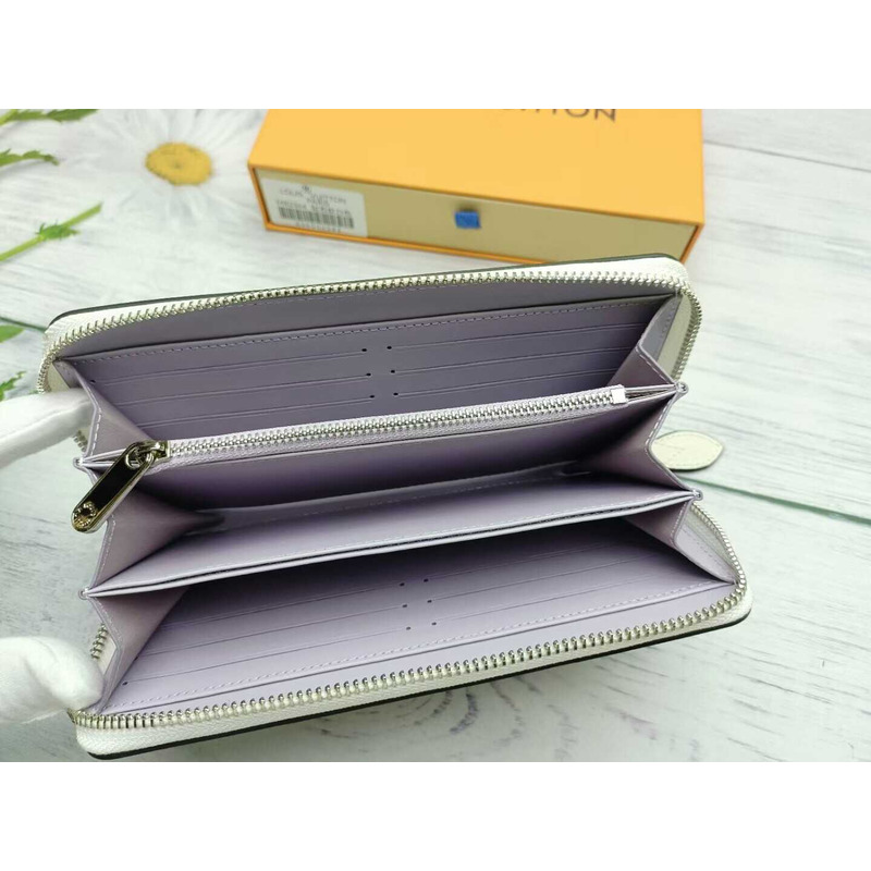 l**is V*t*n zippy wallet white