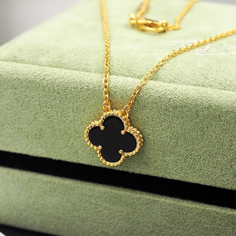 Van Cleef & ArPels  Yellow Gold Black Onyx Vintage Alhambra Pendant Necklace