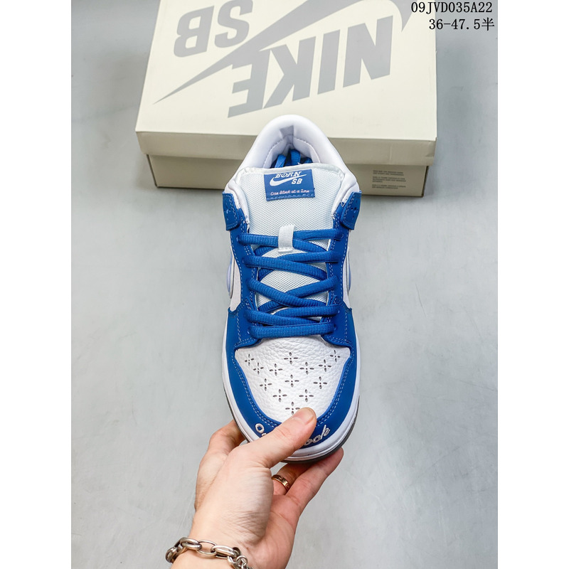 Nike SB Zoom Dunk Low Sneaker Blue And White