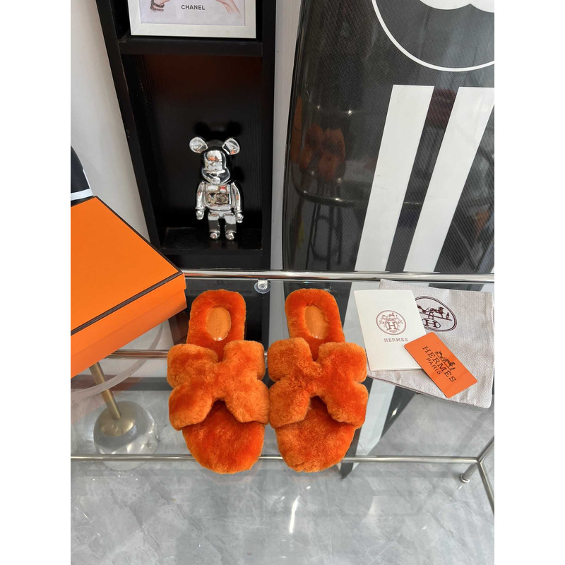H**mes oran sandal in shearling orange